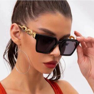 Oversized Geometric Sunglasses,Vintage-Inspired (Black Frames)
